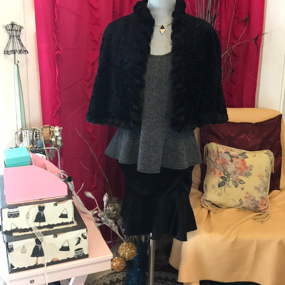 Cache “vintage” rufflled short cape EUD